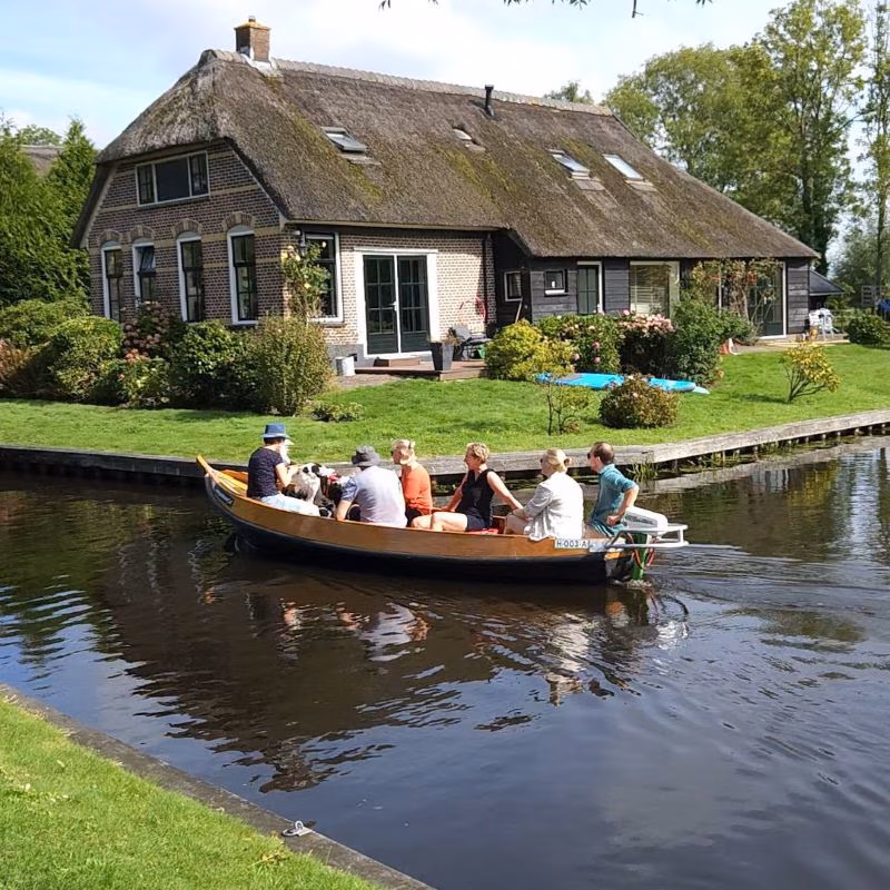 Wooden Punter Giethoorn luxes